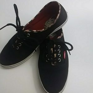 Vans off the wall low tops